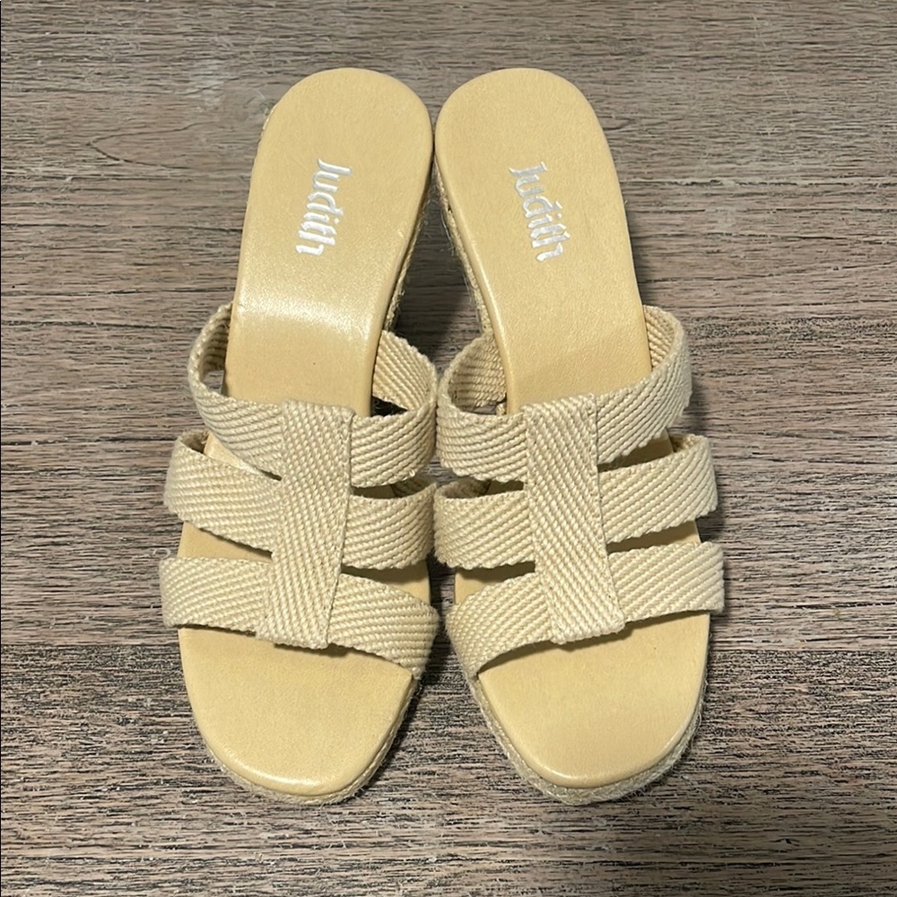 JUDITH‎ Cream Wedge Espadrilles Size 7